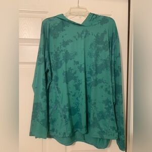 Like new! Mountain Hardware 2XL Women’s Running Shirt Hoodie, green camo